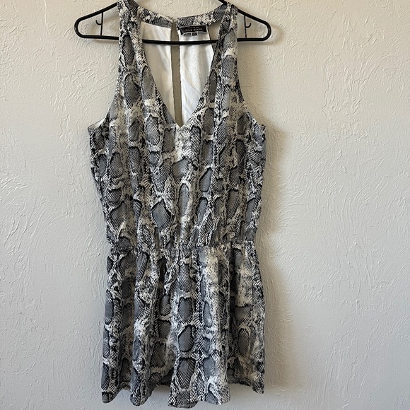 Snake print boutique romper - Picture 1 of 3